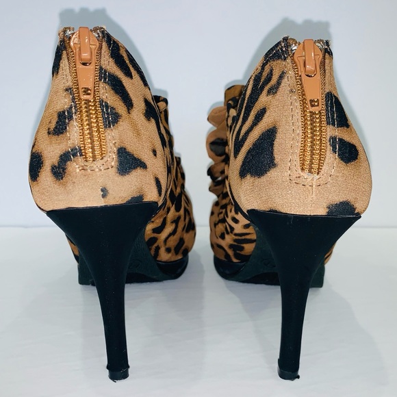Leopard Print 3.5” heels - Picture 3 of 8